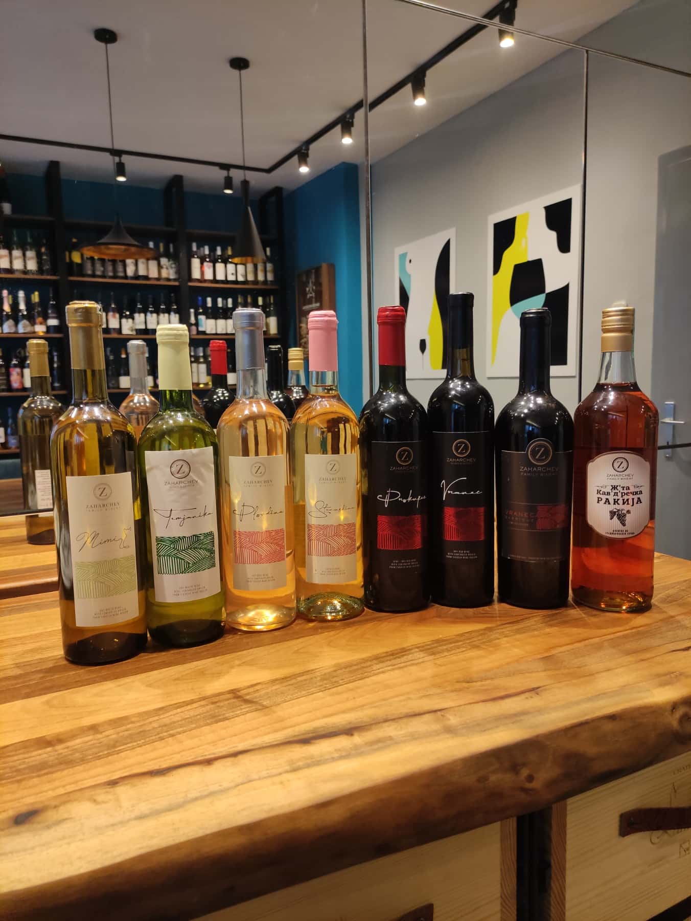 Cata de vinos de la bodega Zaharchev en Skopje Wine Room