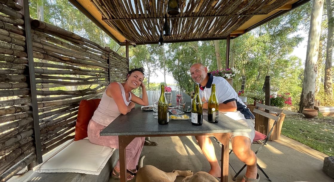 Verkostung von fünf Weinen mit Snacks im Weingut Biondi