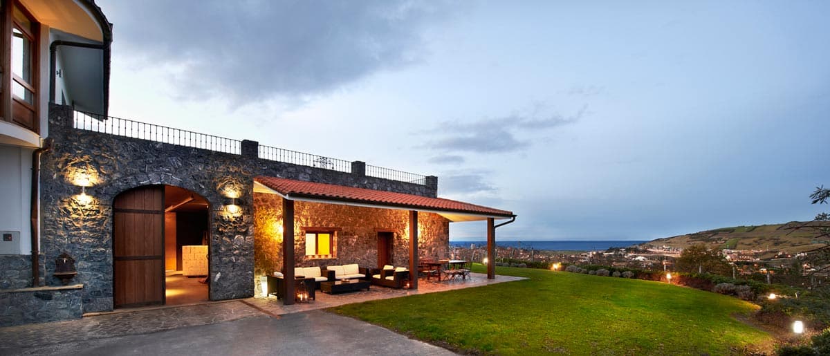 Basque Country Txakoli & Vineyard Tour with Pintxos