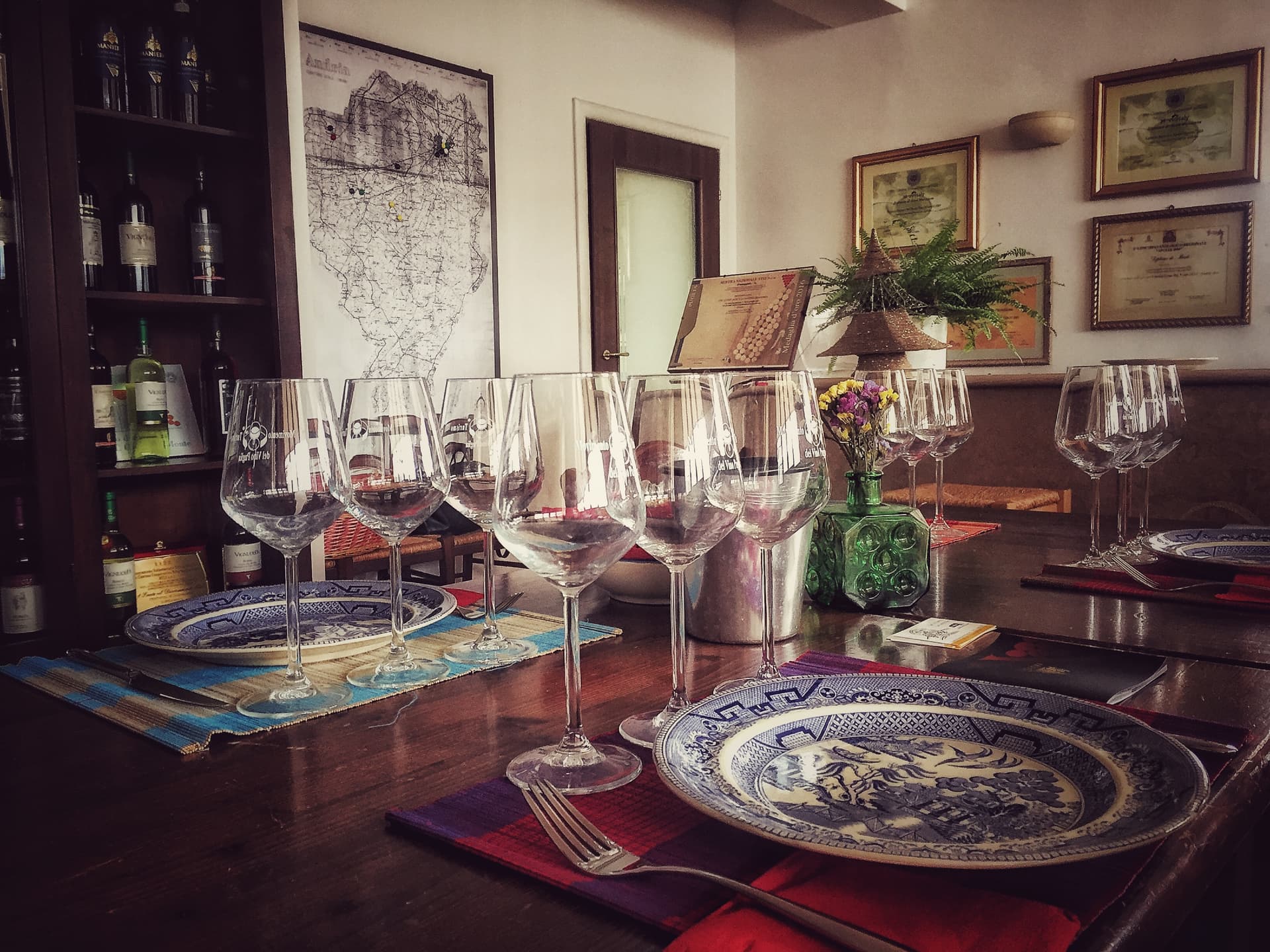 Weinprobe in der Cantine Torre di Bocca Foto 2