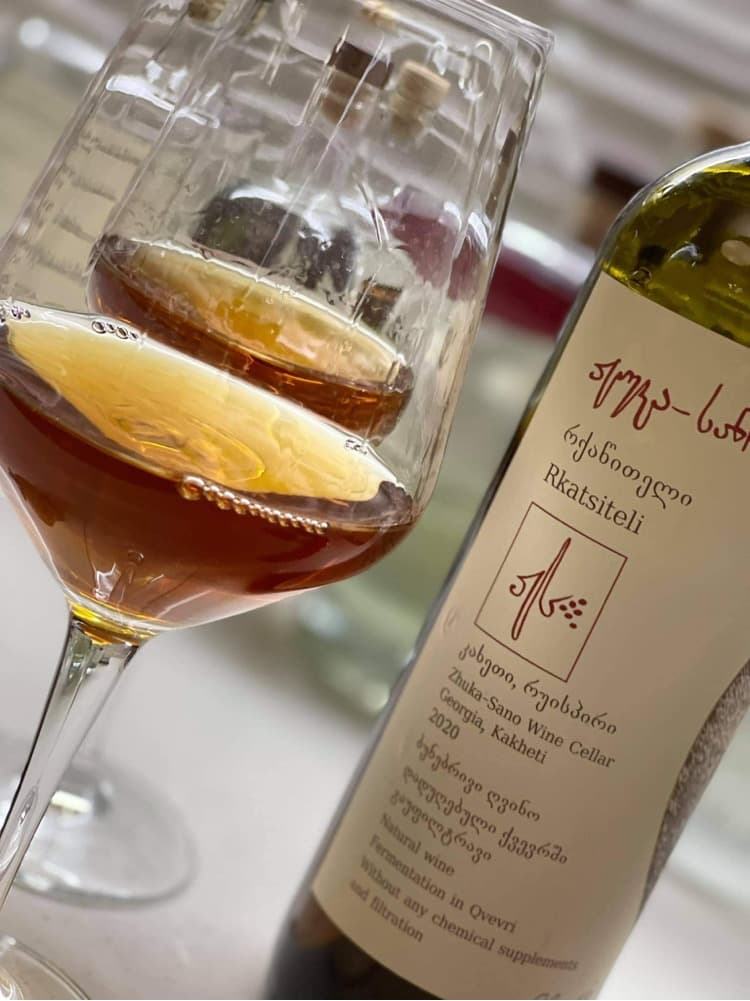 Degustazione di vini, pranzo o cena nella cantina Zhuka-Sano