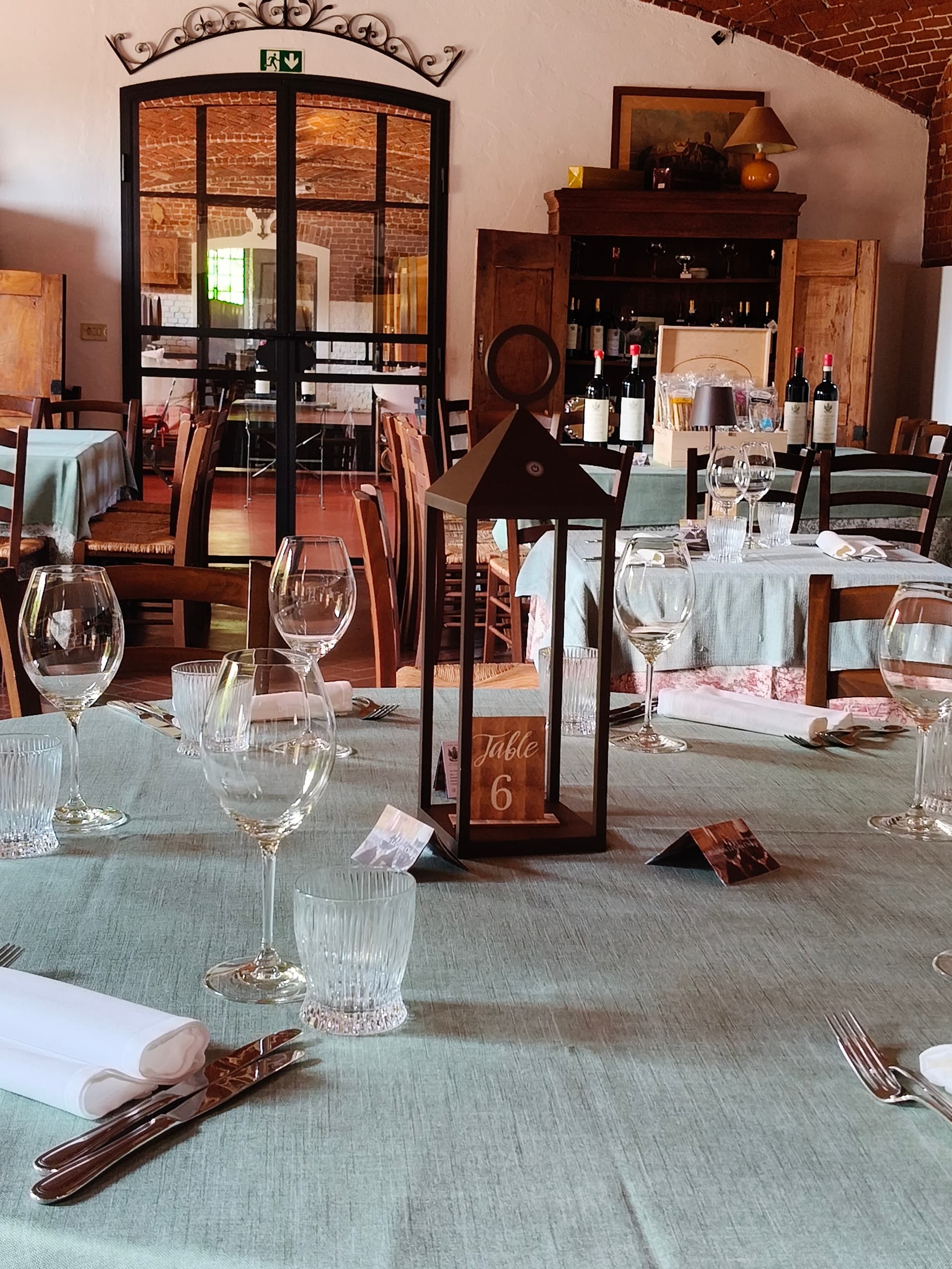 Visita della cantina e degustazione di vini durante la cena con… foto 4