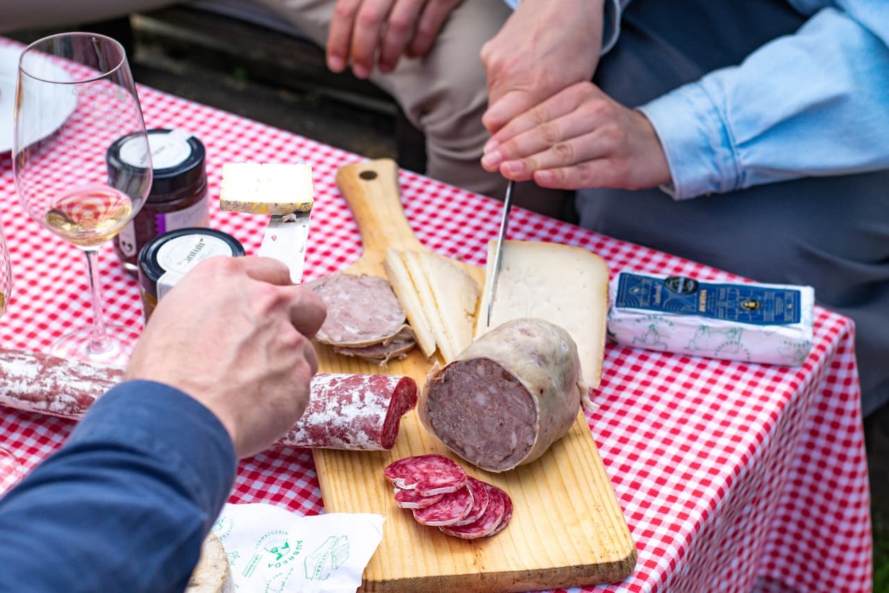 Exklusives Gourmet-Picknick und Weinprobe inmitten der Weinberge Foto 3