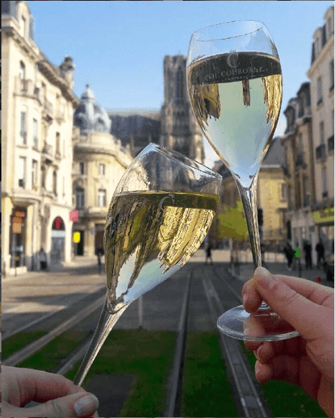 La sciabolata dello champagne a Pol Couronne