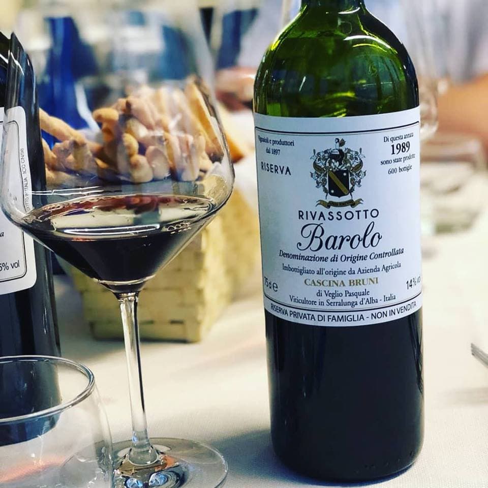 Cata de vinos y visita guiada a Cascina Bruni