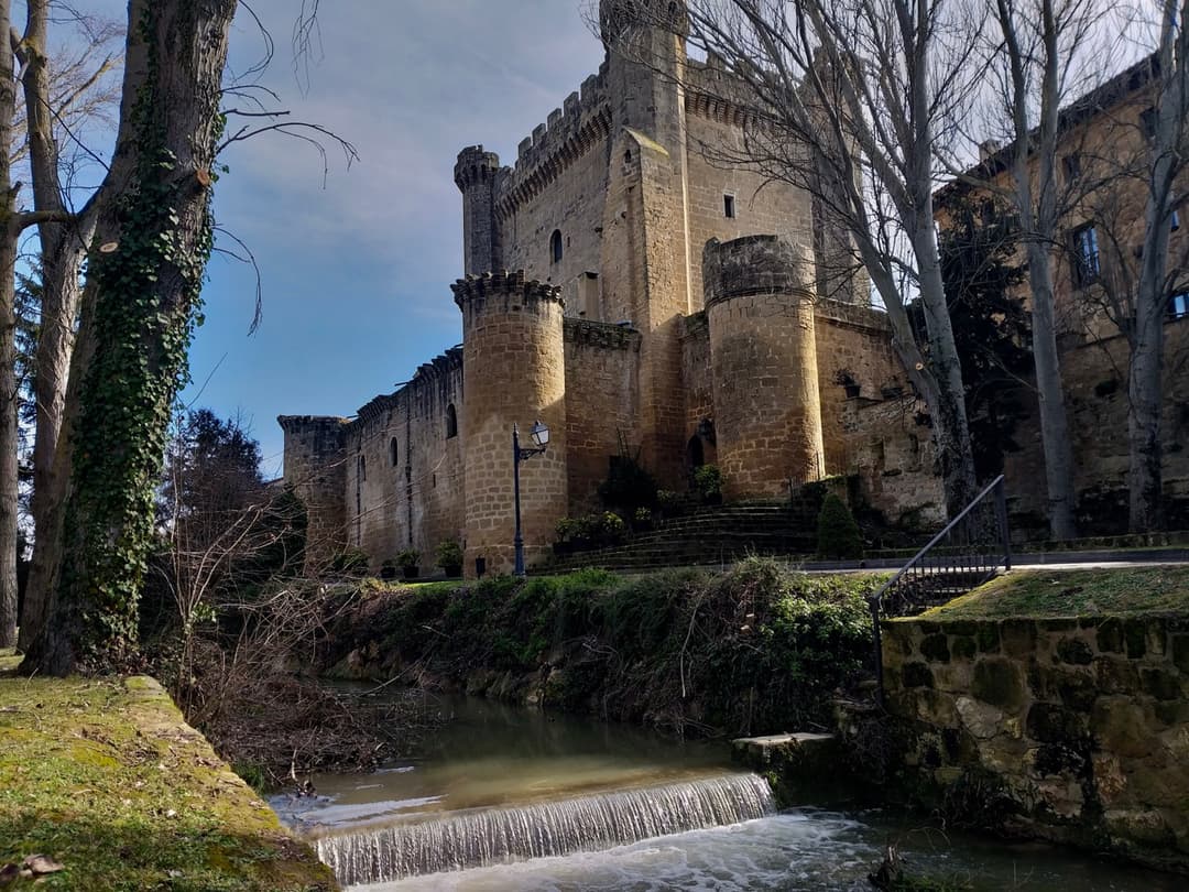 Bodegas Señorío de Líbano - Castle