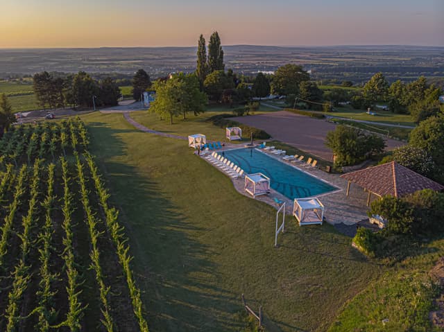 Hilltop Borhotel És Étterem