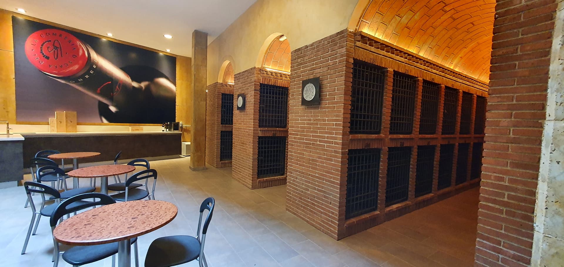 Degustazione e tour di vini premium presso La Conreria d'Scala Dei
