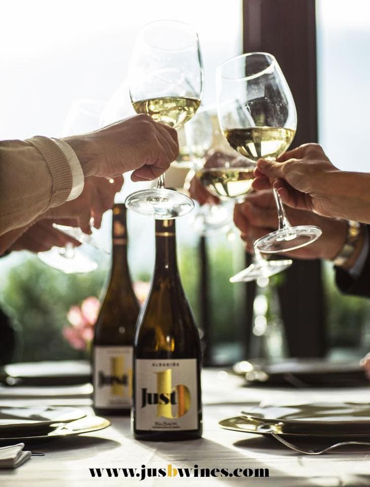 Degustação de vinhos e tour no Just B Galicia