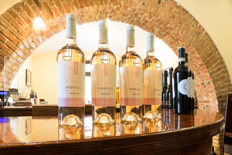 Degustazione di vini presso l'azienda vinicola Casale Vallechiesa