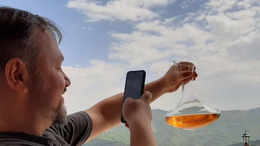 Weinprobe und Tour in Mikhas Weinkeller