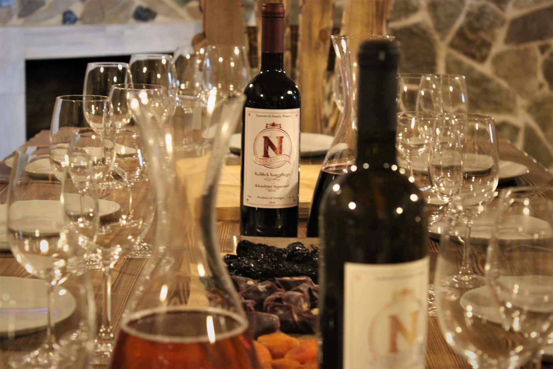 Degustação de vinhos populares e tour na vinícola da família…