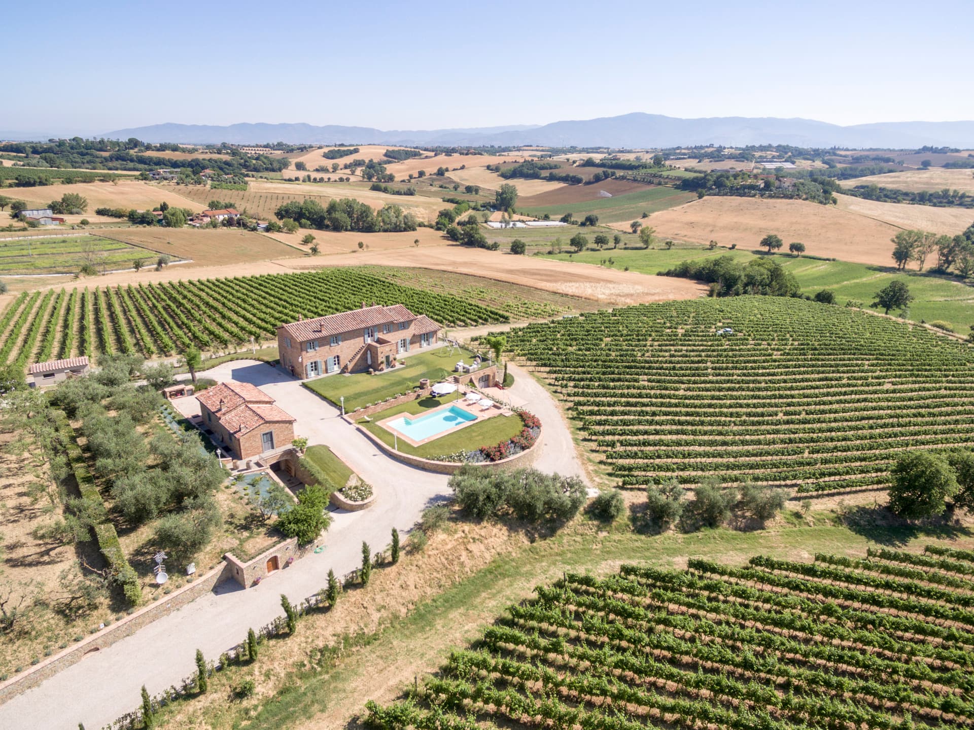 Degustação de vinhos e almoço no coração da Toscana