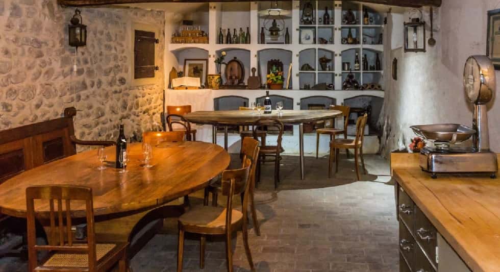 Cata de vinos de Fórmula 1 en el Château de Luins