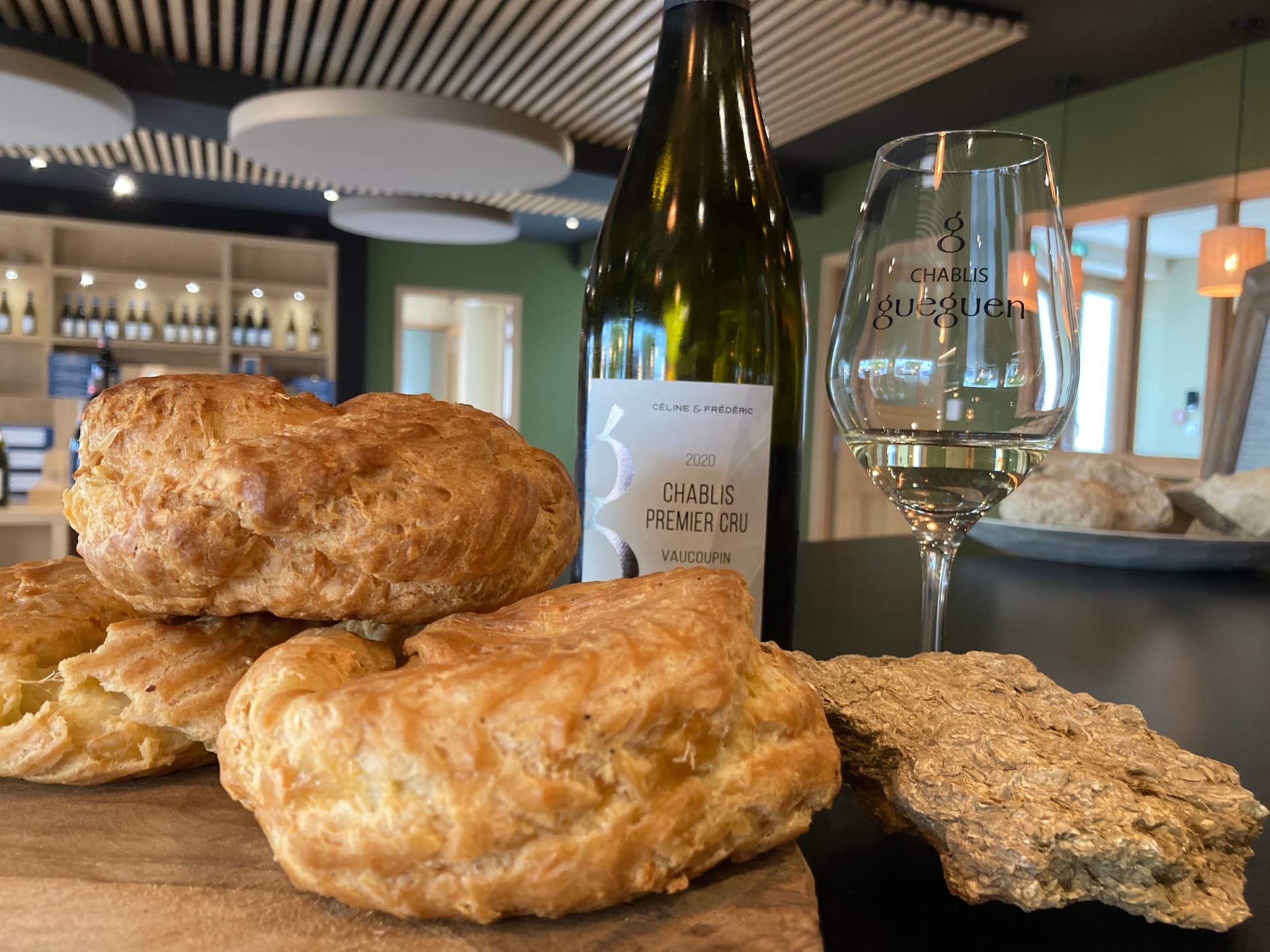 Degustação de vinhos harmonizada com gougères no Domaine Celine…