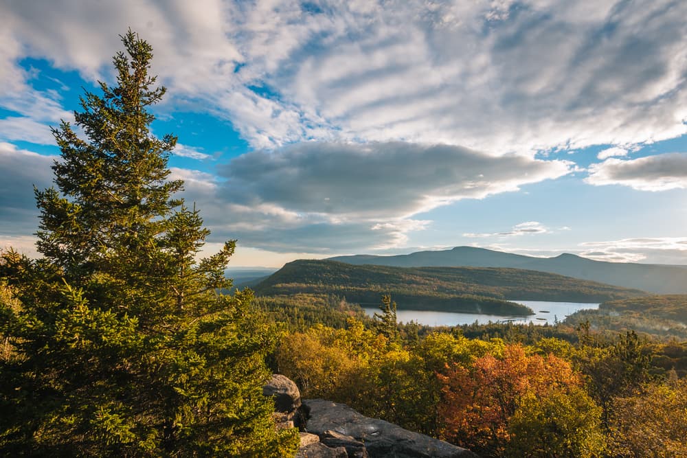 Veduta del North-South Lake, da Sunset Rock, nelle Catskill Mountains, New York