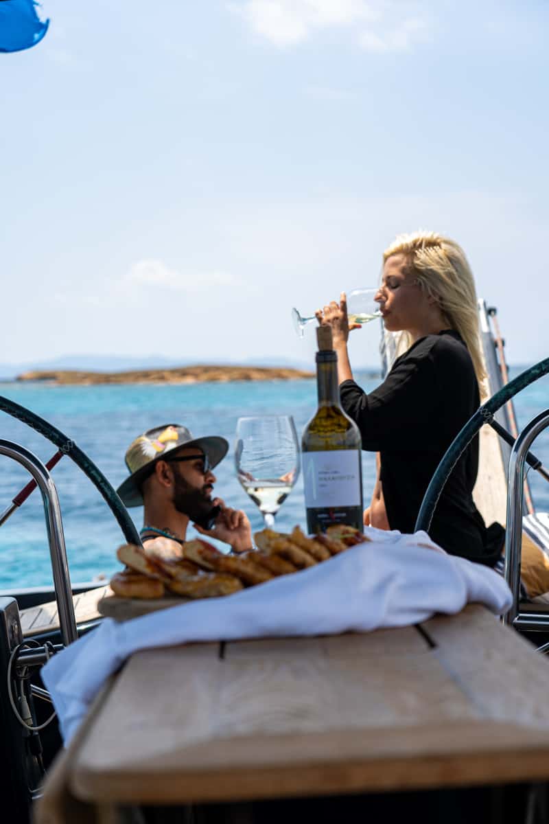 Degustazione di vino e birra a bordo, naviga, assaggia ed esplora: un'esperienza gastronomica