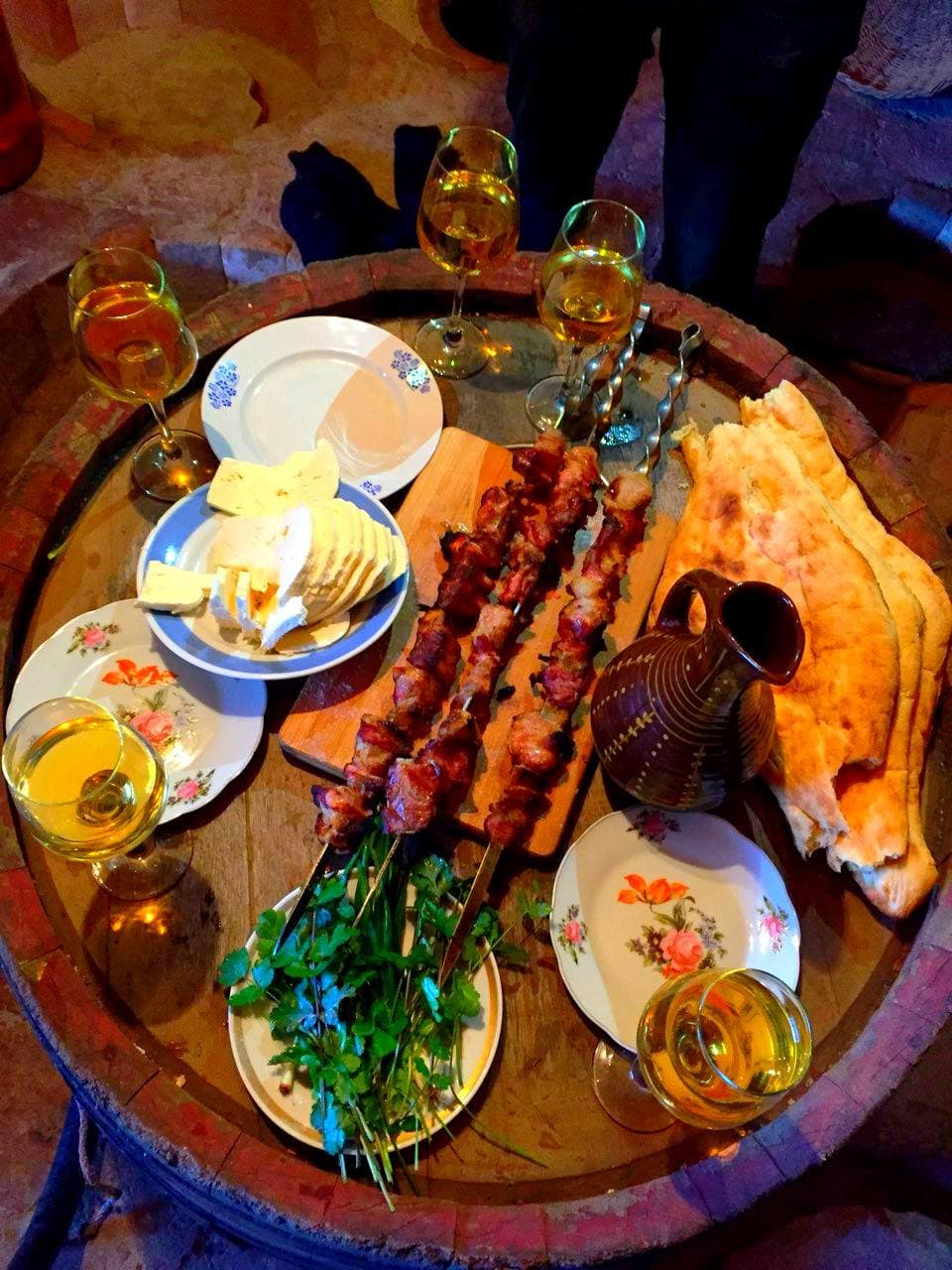 Degustazione di vini, cena e raccolta dei funghi al Marani di Lomtadze