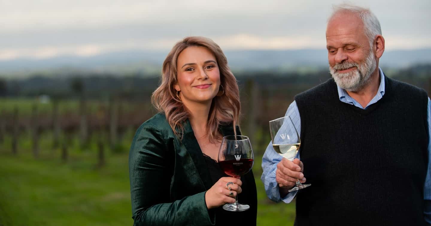 Weinprobe mit ganzen Trauben auf dem Warramunda Estate