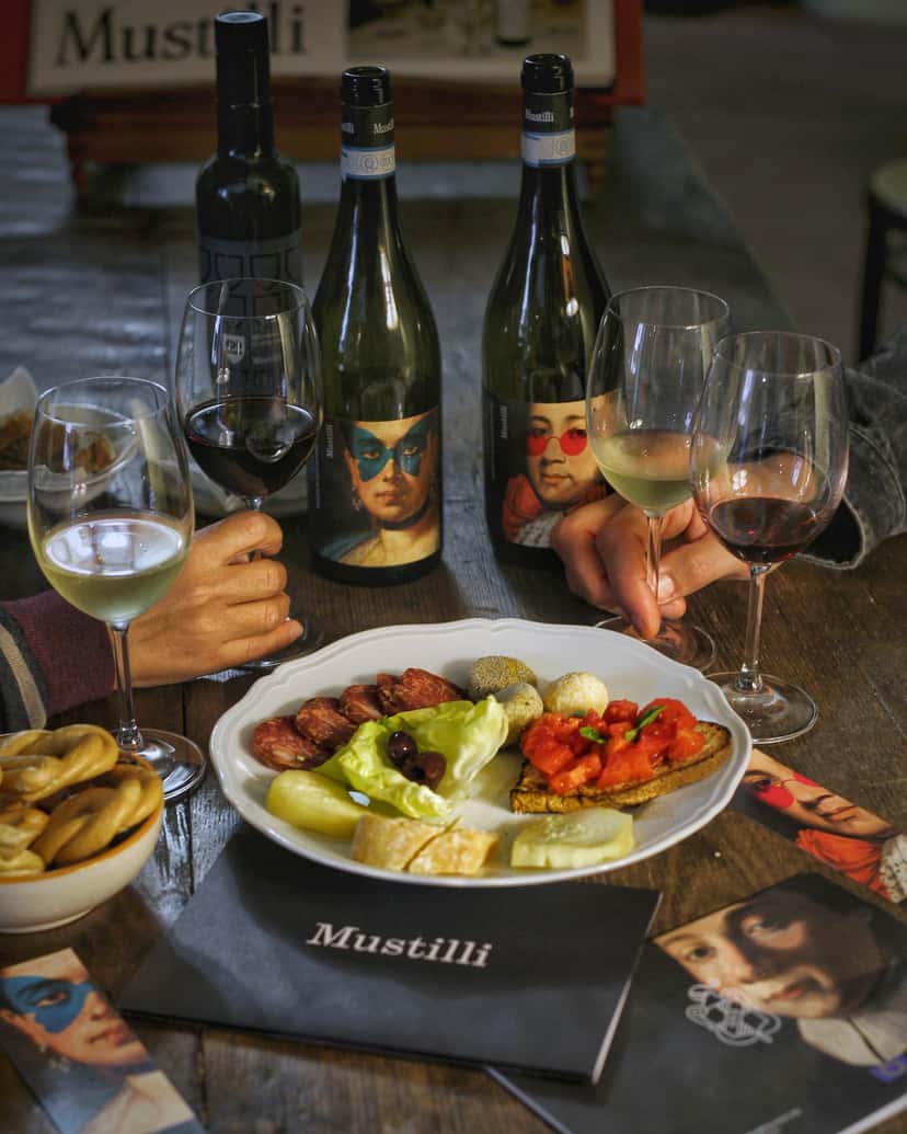 Cálice Triplo ("Le Selezioni") e degustação de produtos típicos locais na Cantine Mustilli