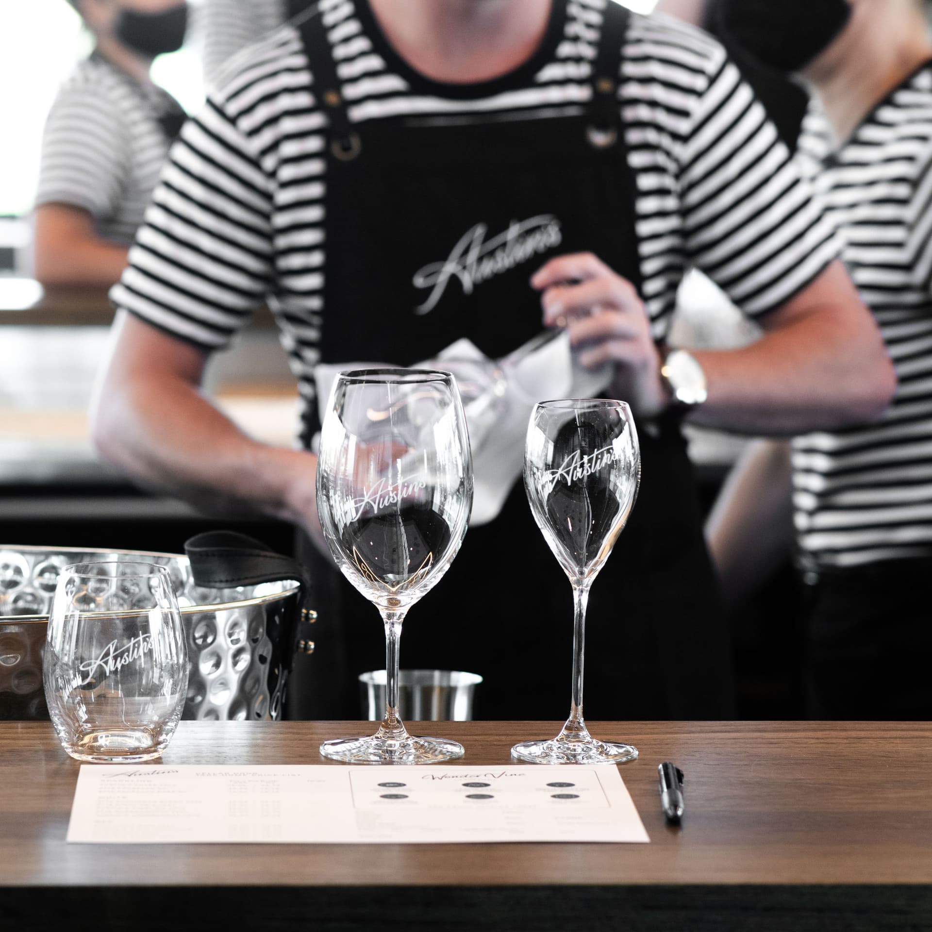 Weinprobe und Käseplatte bei Austin's Wines