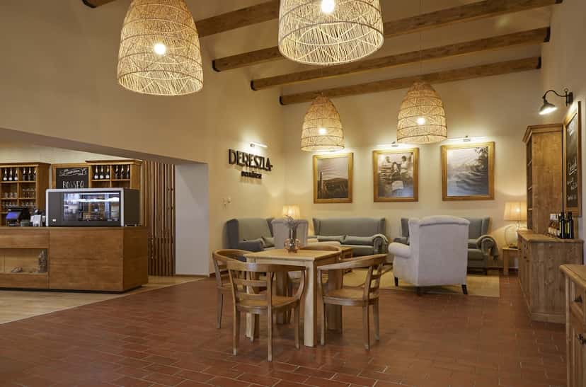 Cata de vinos y visita guiada a la bodega Dereszla y al laberinto de bodegas