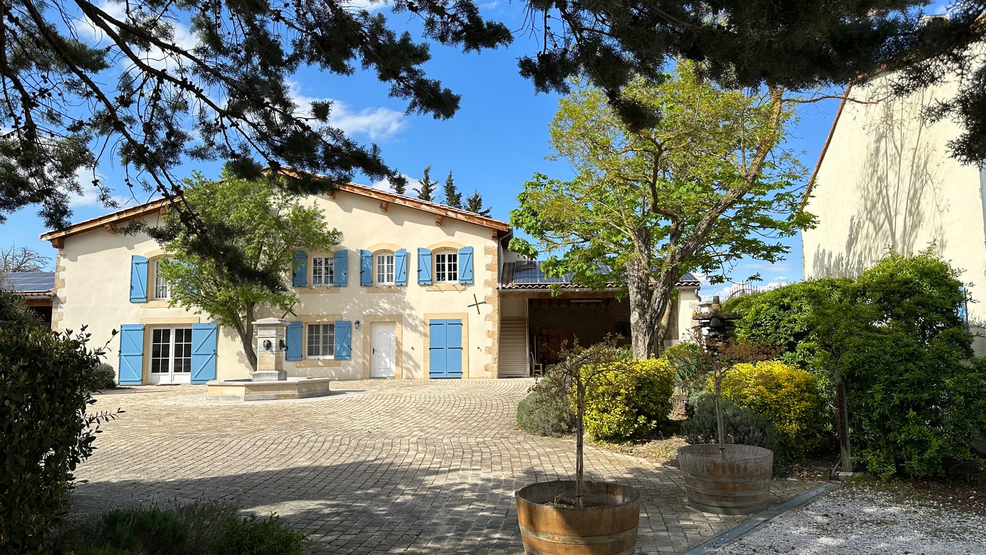 Visita de las bodegas con cata de vinos en Domaine La Louvière