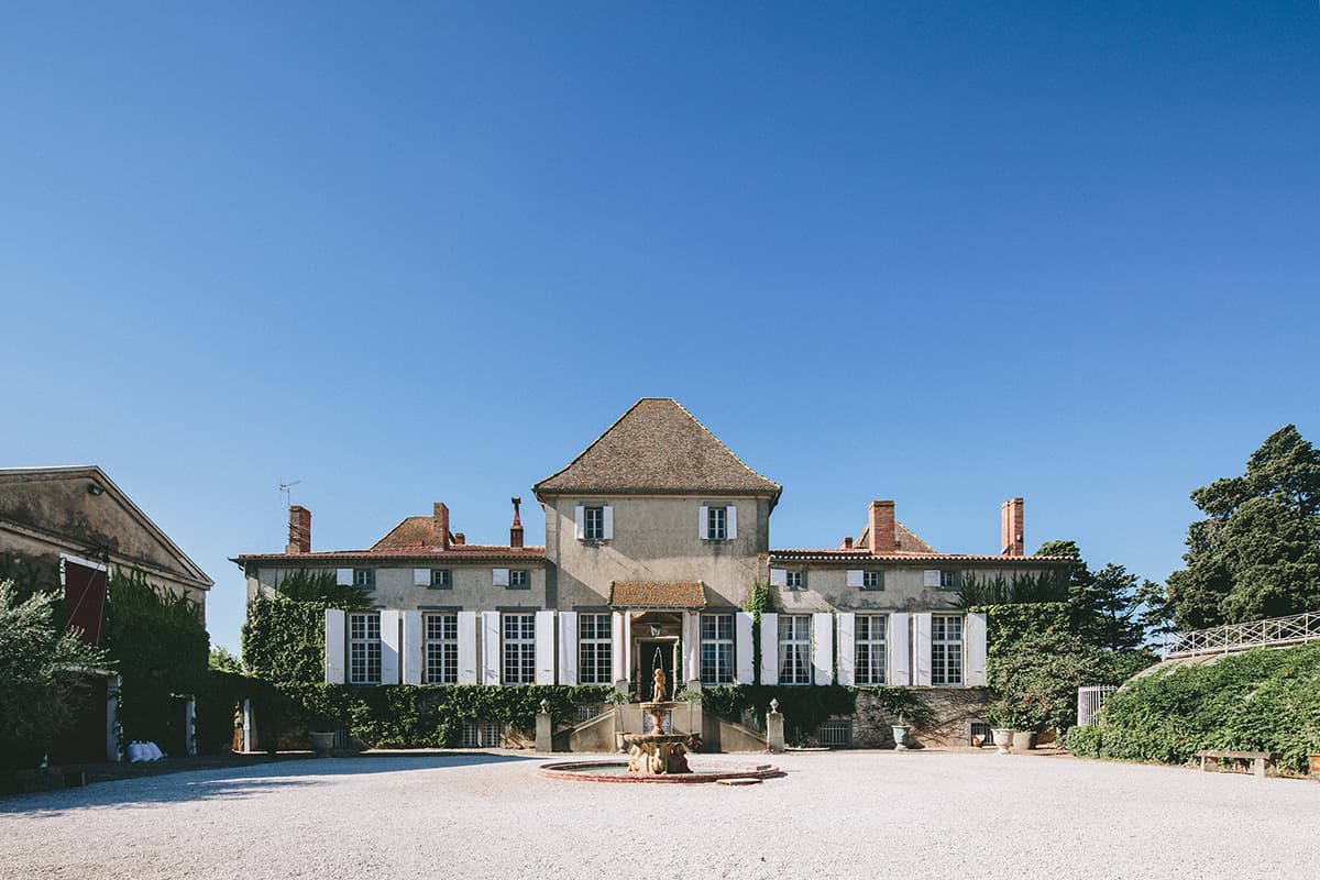 Bo i lyx med en magnifik utsikt över vingårdar på Château de Paraza