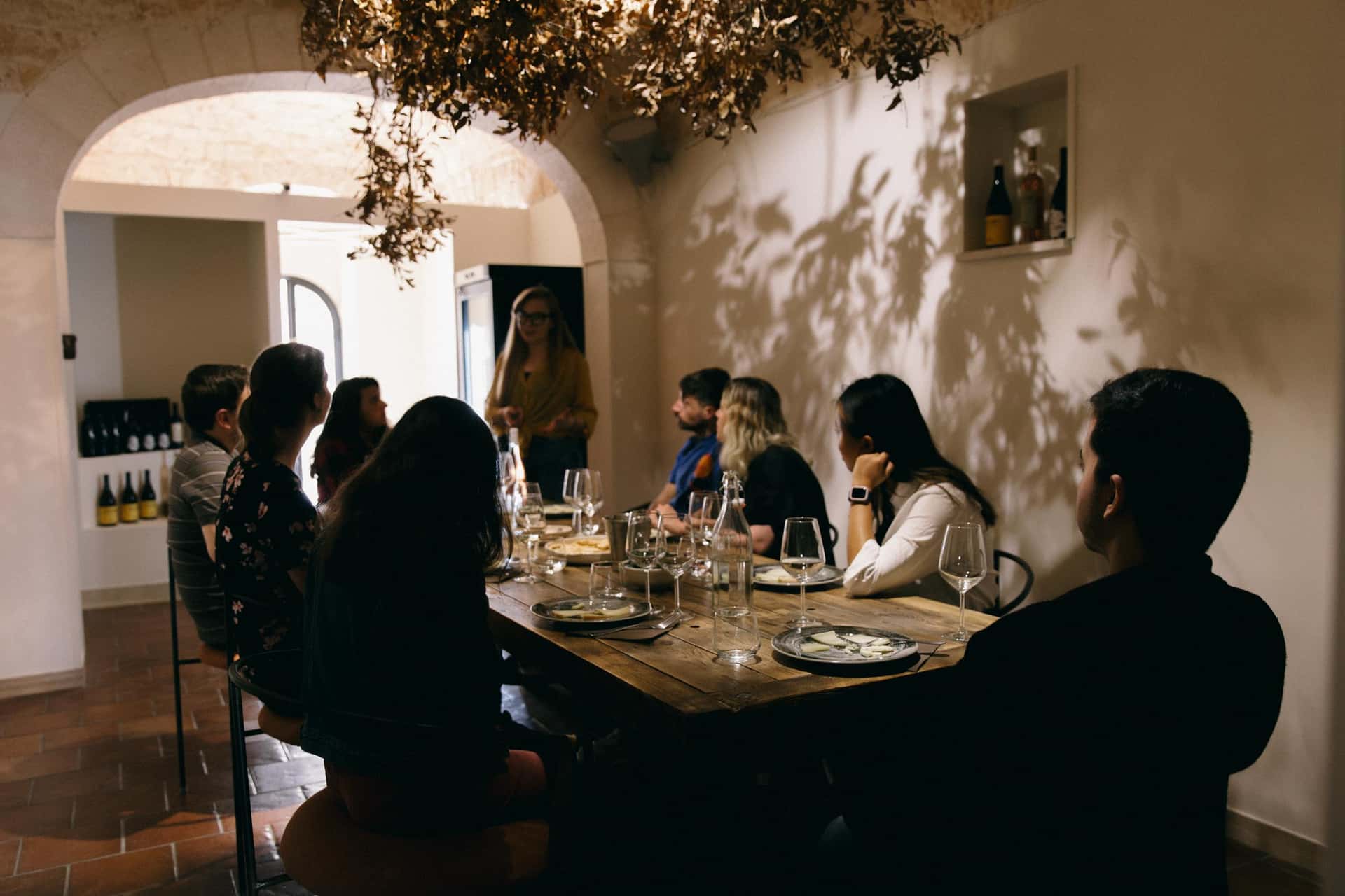 Degustação de vinhos e queijos / Harmonious Creations | Cantina…