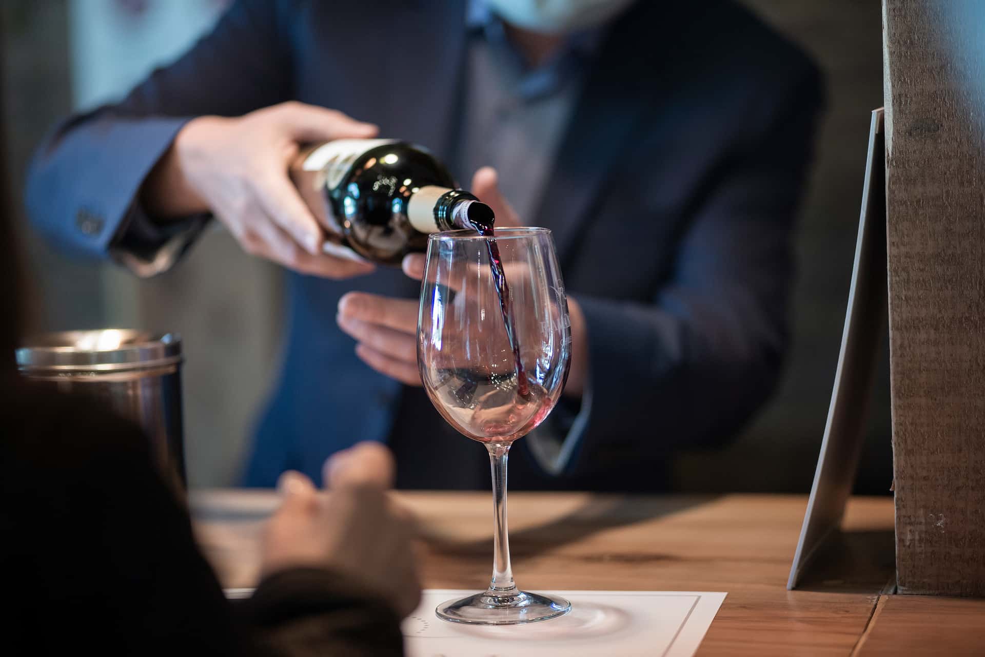 Passeio e degustação de vinhos pela vinícola Centanarios
