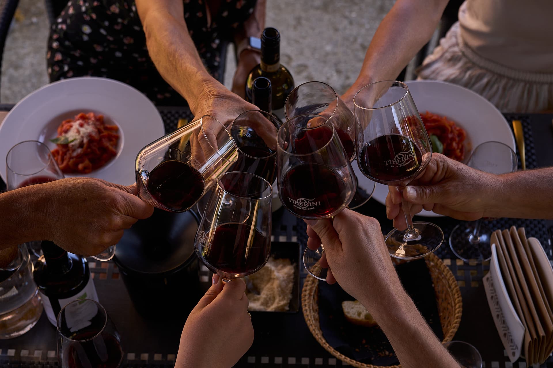 Weinliebhaber mit Familie Tiberini