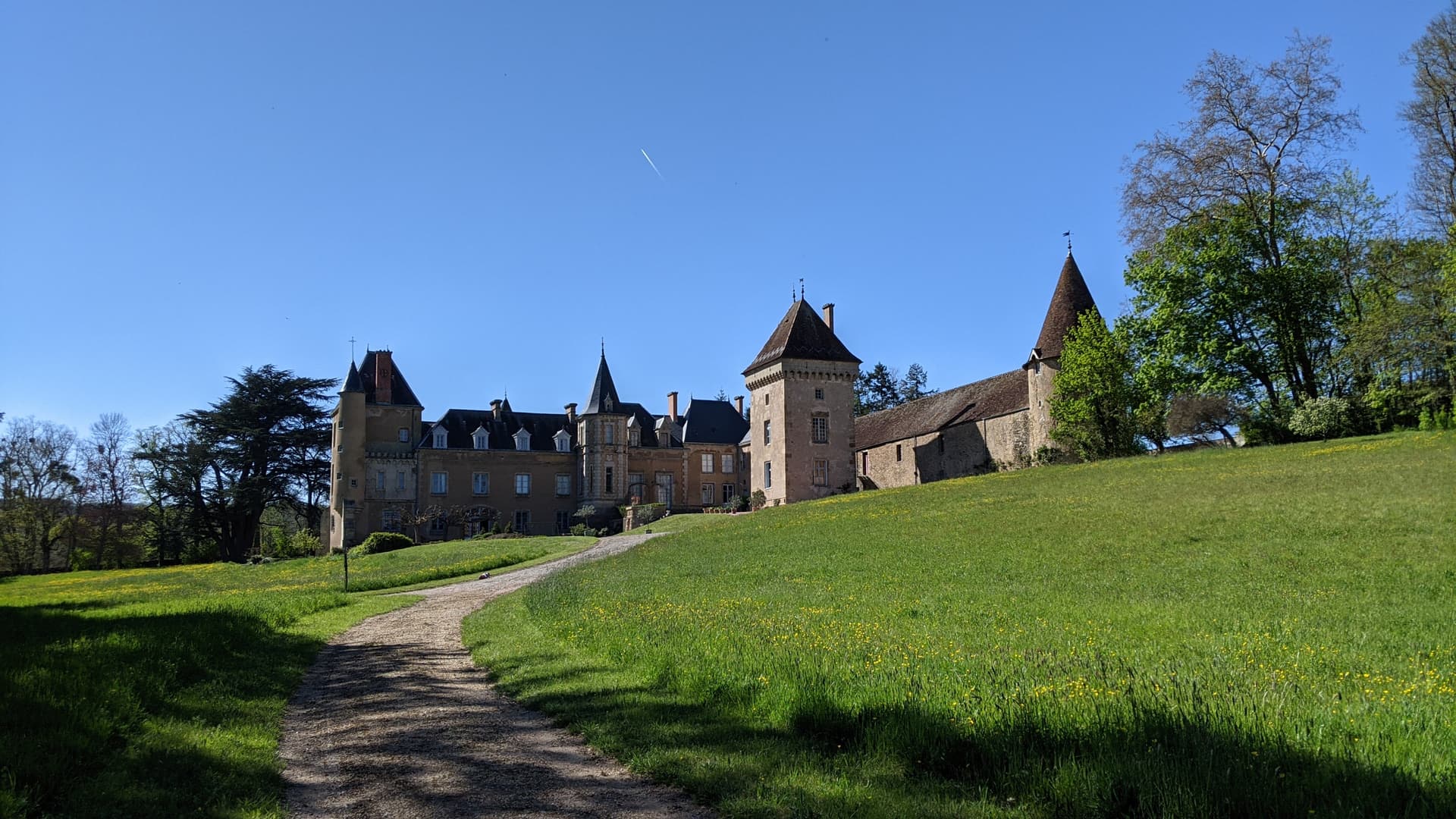 Burgundy Bliss: Château de Dracy Wine & Cellar Tour