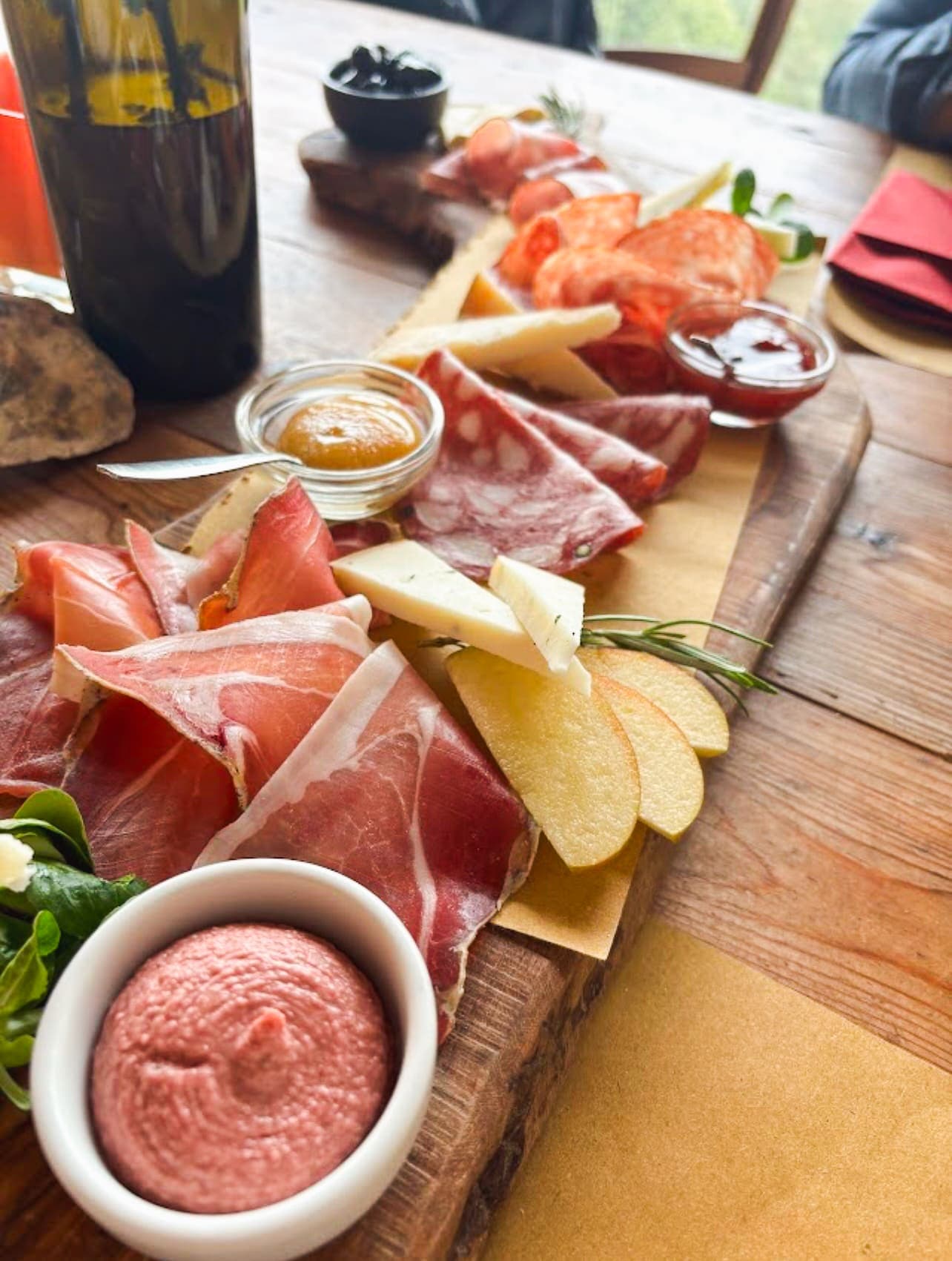 DÉGUSTATION DE 5 VINS TOSCANES ET DE FROMAGES ET CHARCUTERIE…