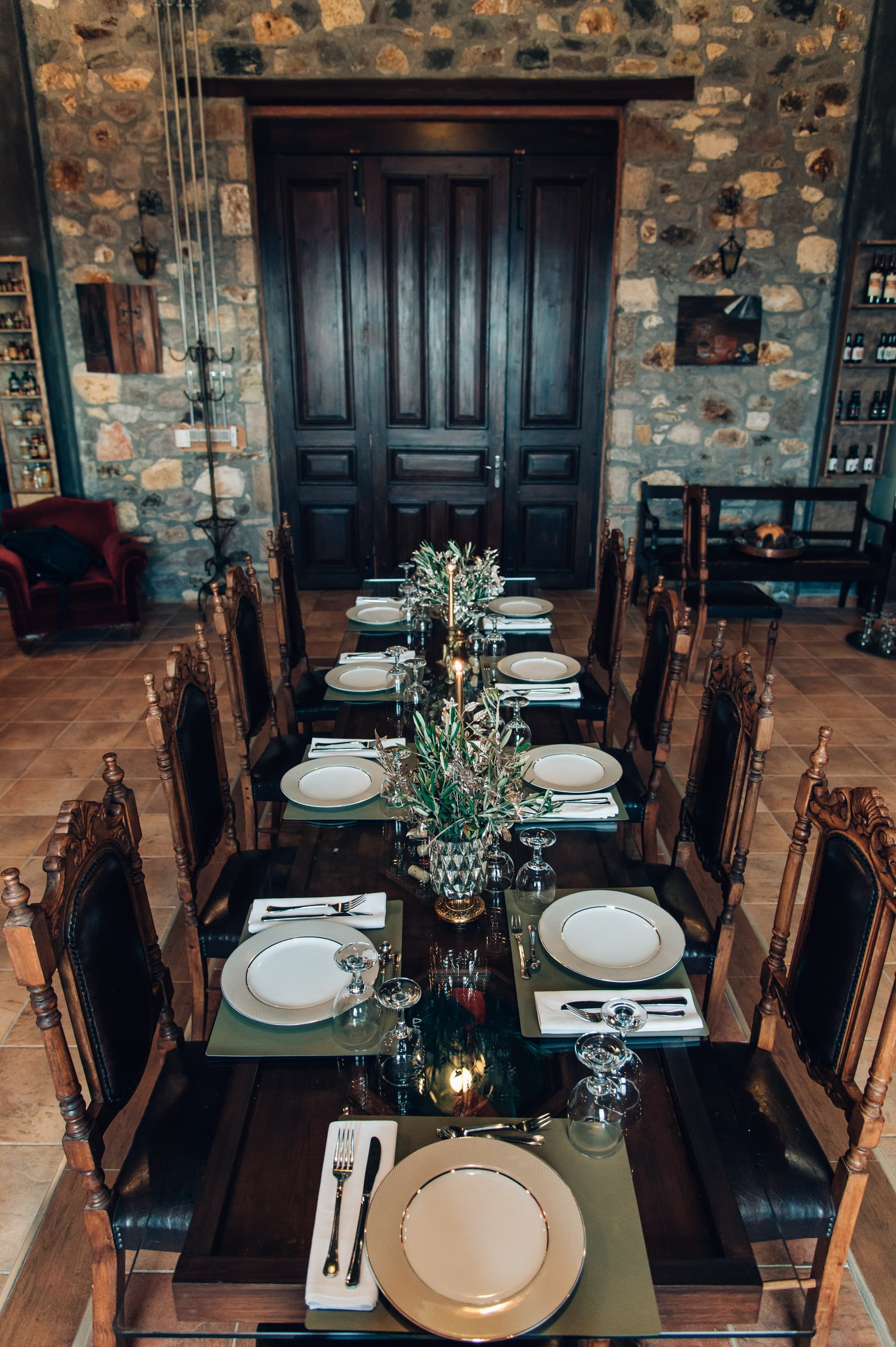 Tour de vinos y cena de tres platos con vino local ilimitado