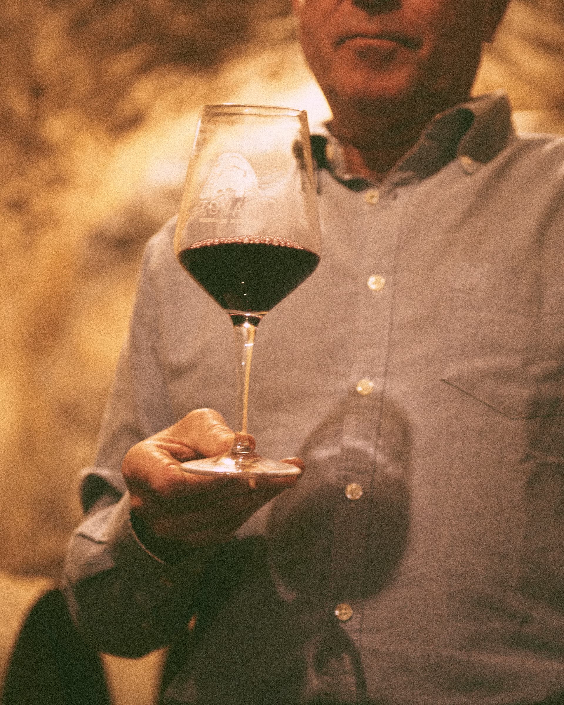 WEINPROBE IN EINEM UNTERIRDISCHEN WEINGUT