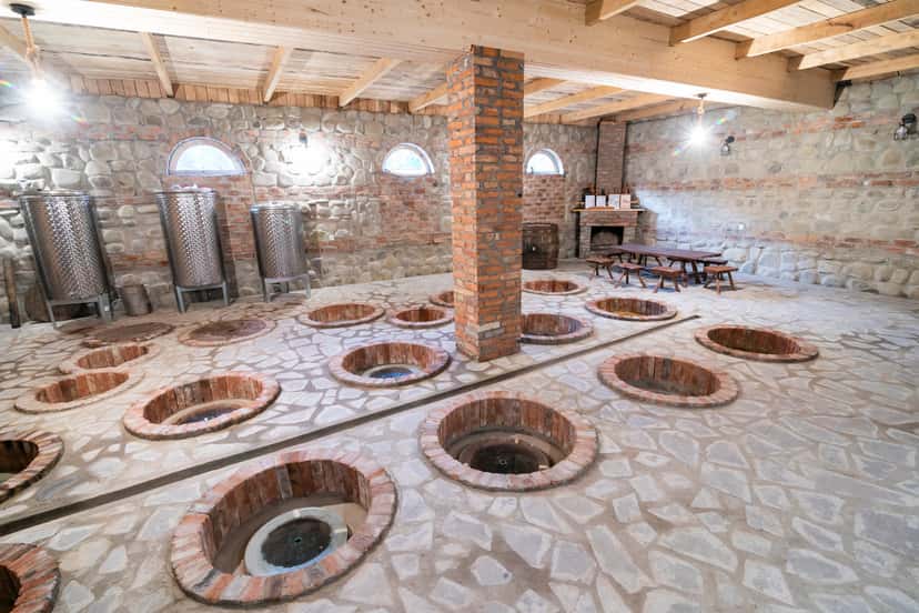 Discover our family winery with guided wine tastings, leisurely lunches, and memorable dinners .