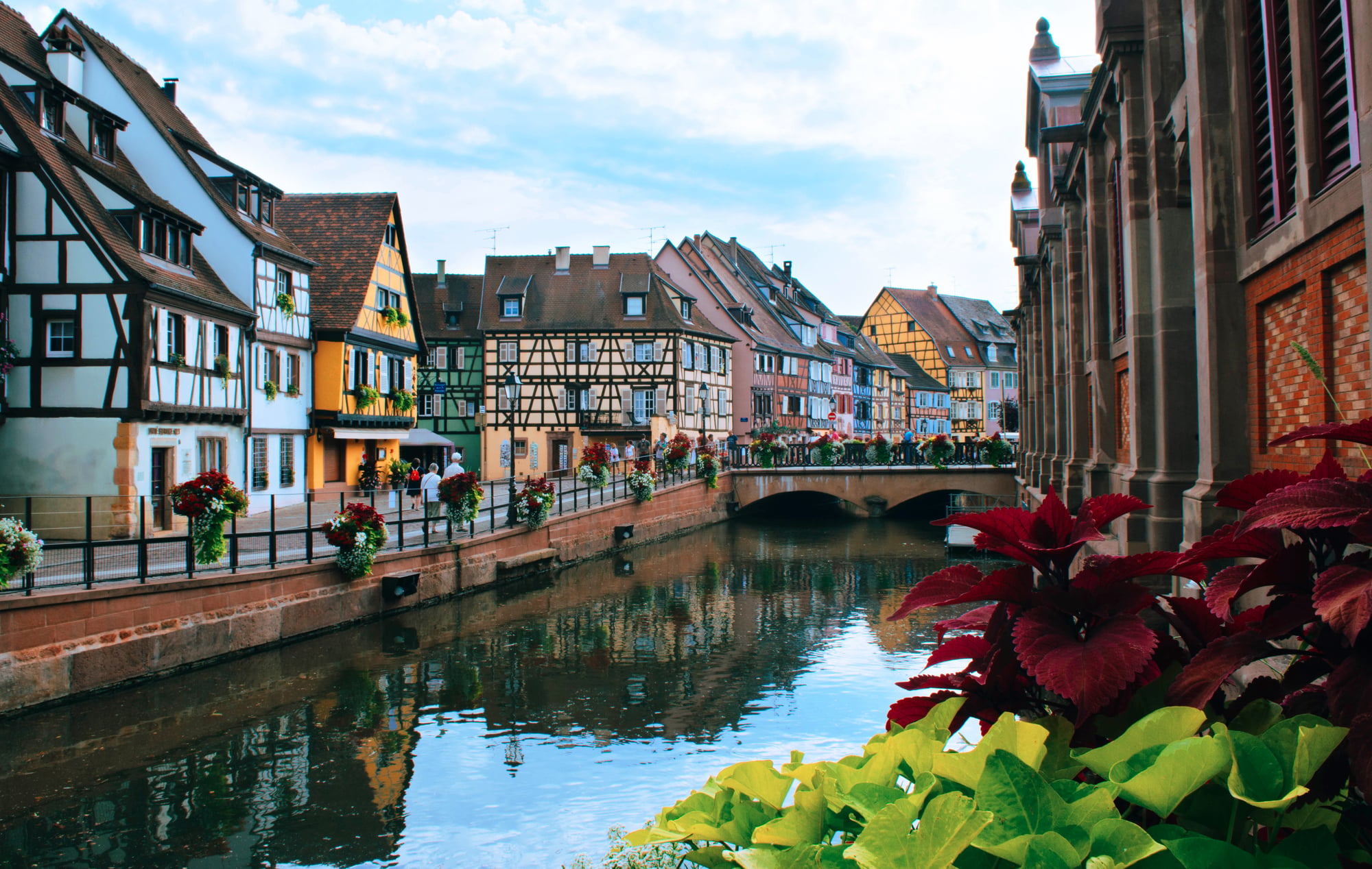 Casas coloridas de enxaimel de Colmar, regi&atilde;o vin&iacute;cola da Als&aacute;cia, Fran&ccedil;a
