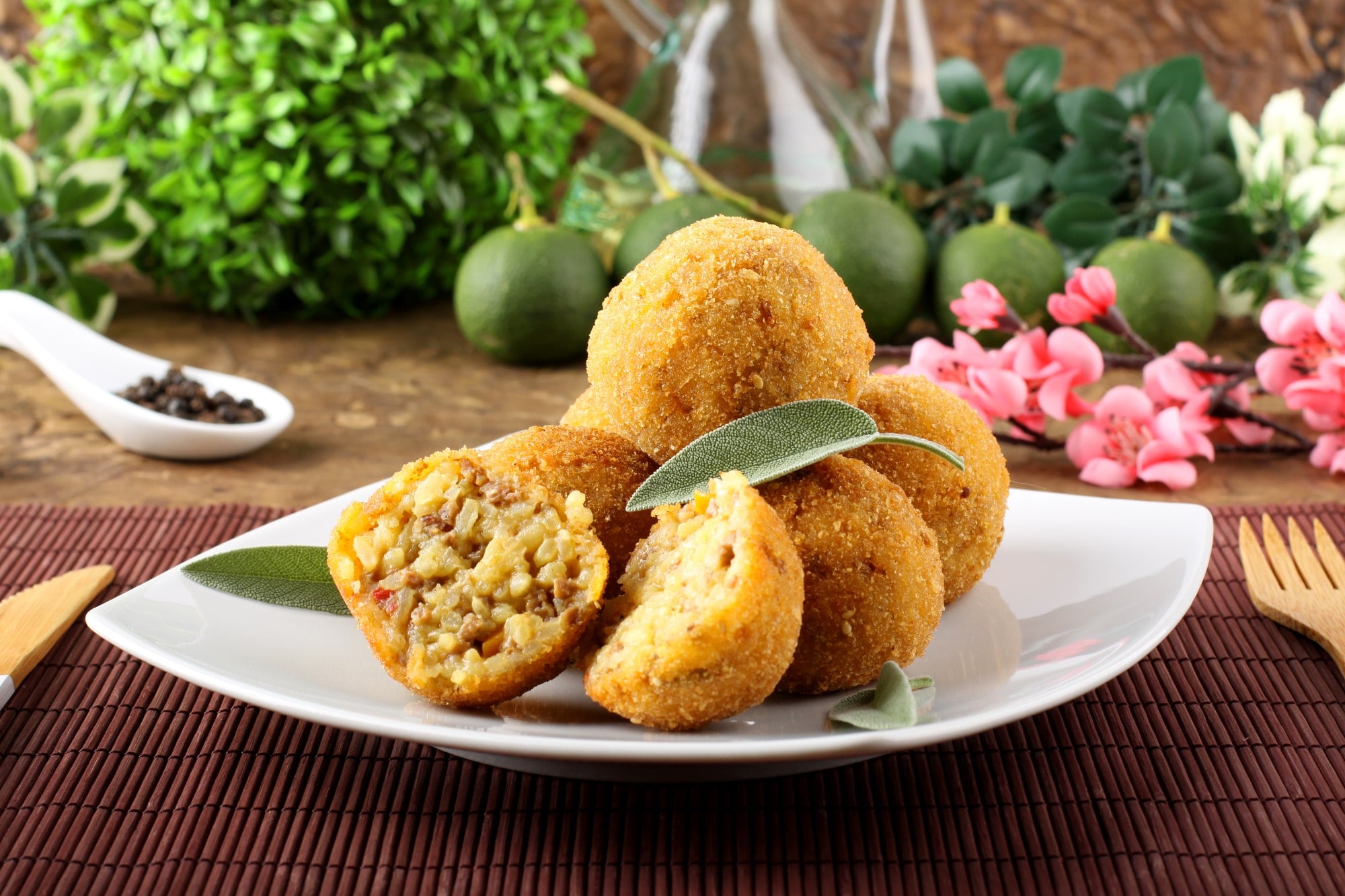 Arancini, palline di riso fritte dalla Sicilia