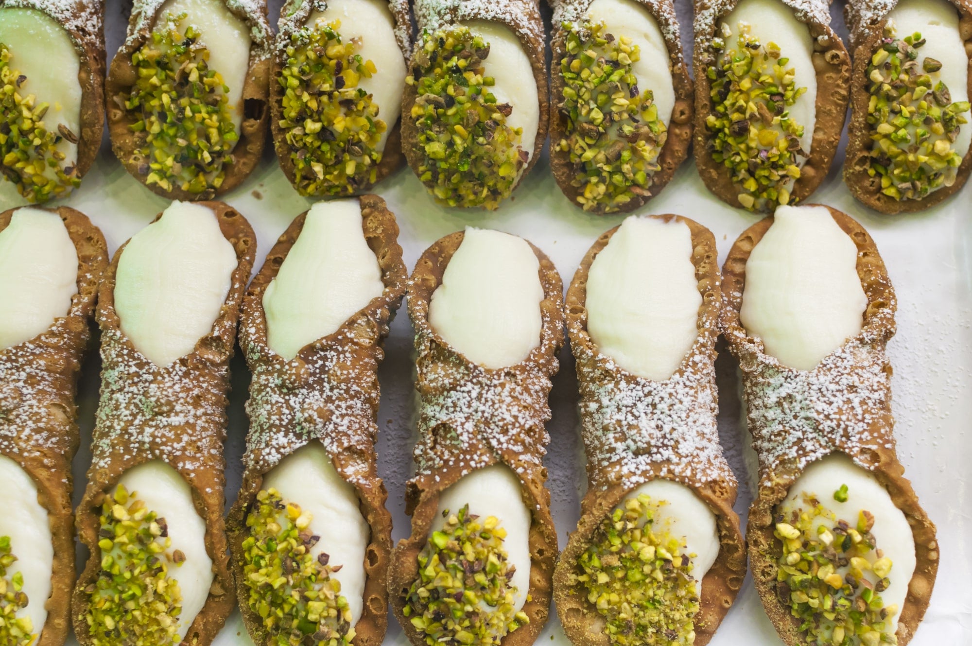 Cannoli, dolce siciliano da gustare con vino siciliano