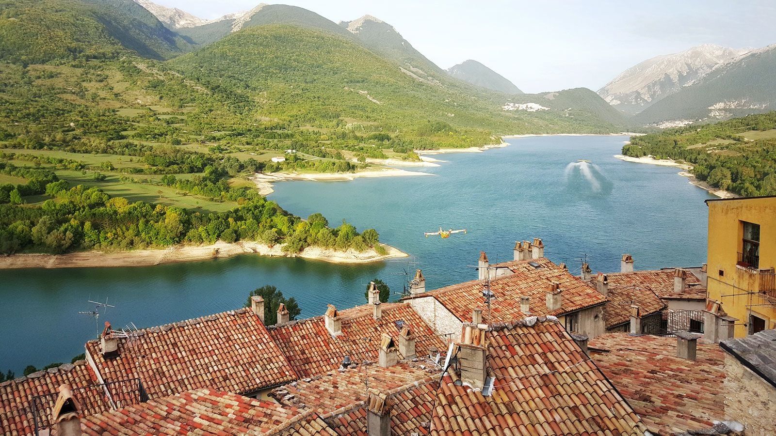 171113134538-reasons-why-you-should-visit-abruzzo-barrea-lake-agnese-gambini-www-agnesegambini-it