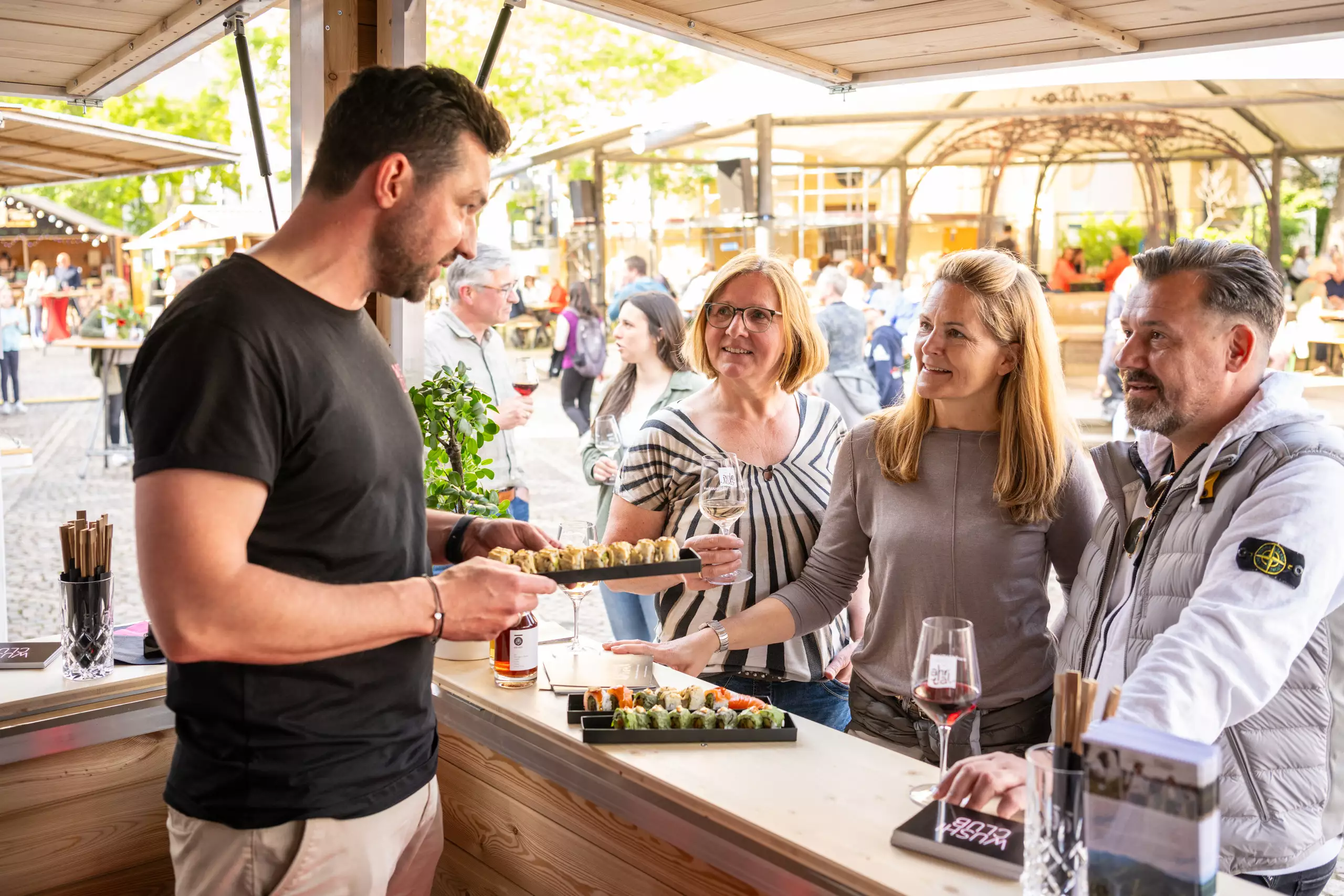 Ahrtal-2022-020-Weinmarkt Der Ahr