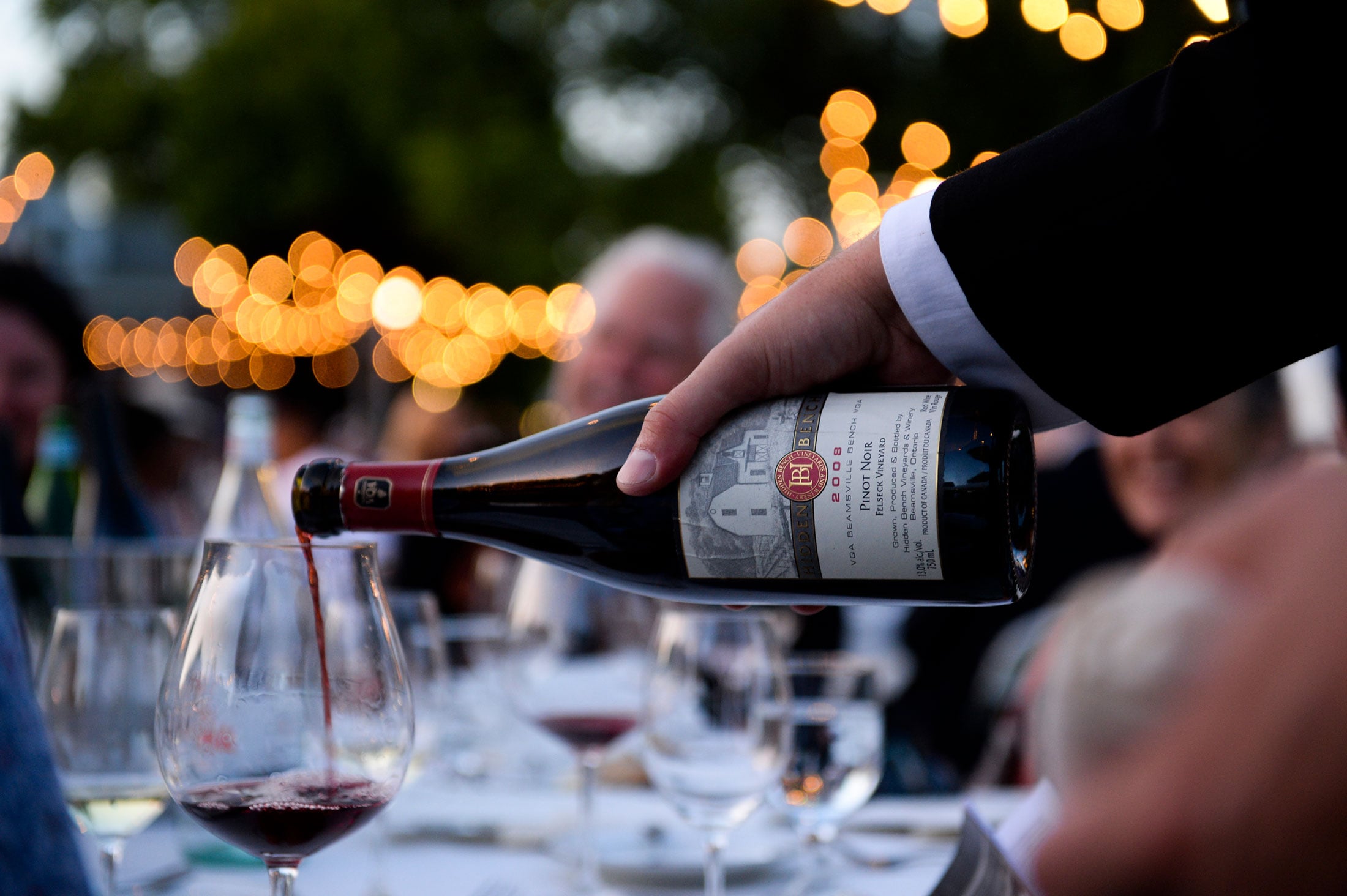 PouringWine-IPNC-CWK0409